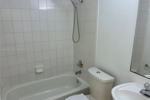 Touwnhouse à louer à Miami, Floride: 3 chambres, 140.47 m2 № 2025264 - photo 17