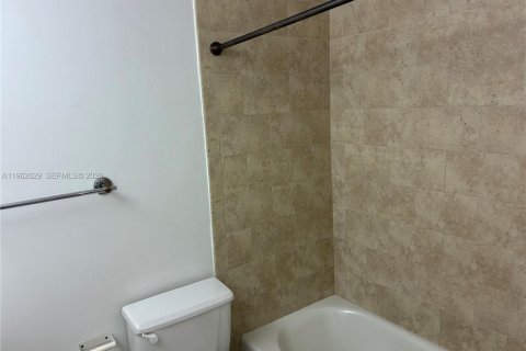 Touwnhouse à louer à Miami, Floride: 3 chambres, 140.47 m2 № 2025264 - photo 16