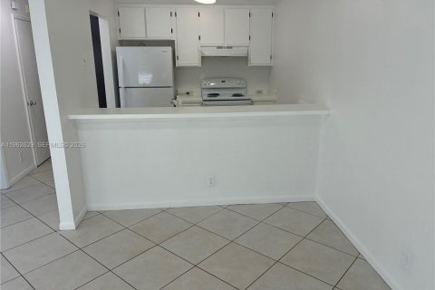 Touwnhouse à louer à Miami, Floride: 3 chambres, 140.47 m2 № 2025264 - photo 5