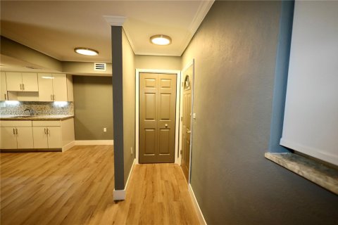 Condominio en alquiler en Miami, Florida, 1 dormitorio, 51.28 m2 № 1969152 - foto 6