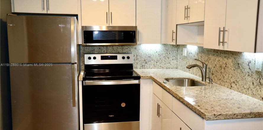 Condominio en Miami, Florida, 1 dormitorio № 1969152