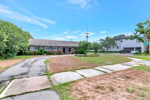 House in Tampa, Florida 3 bedrooms, 196.21 sq.m. № 1827085 - photo 5