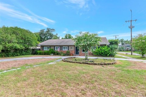 House in Tampa, Florida 3 bedrooms, 196.21 sq.m. № 1827085 - photo 2