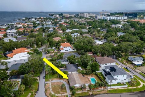 House in Tampa, Florida 3 bedrooms, 196.21 sq.m. № 1827085 - photo 11