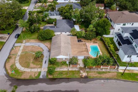 House in Tampa, Florida 3 bedrooms, 196.21 sq.m. № 1827085 - photo 4
