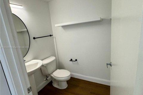 Condo in Miami, Florida, 1 bedroom  № 1871865 - photo 7