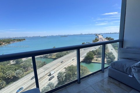 Condo in Miami, Florida, 1 bedroom  № 1871865 - photo 19