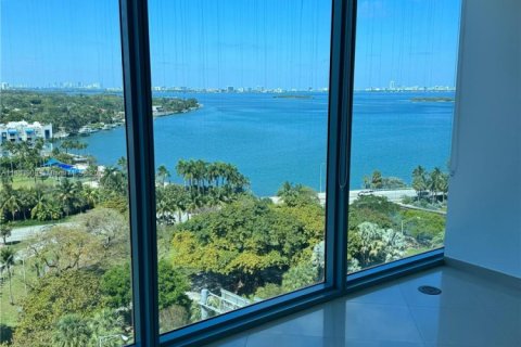 Condo in Miami, Florida, 1 bedroom  № 1871865 - photo 10