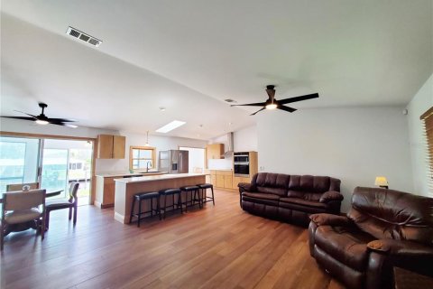 House in Punta Gorda, Florida 3 bedrooms, 167.22 sq.m. № 1785923 - photo 7