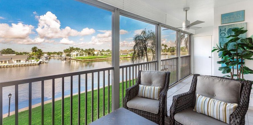 Condo in Deerfield Beach, Florida, 2 bedrooms № 2402430