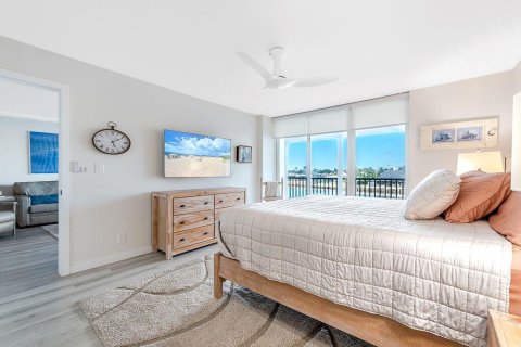 Condo in Deerfield Beach, Florida, 2 bedrooms № 2402430 - photo 16