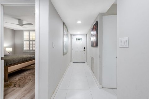Condo in Deerfield Beach, Florida, 2 bedrooms № 2402430 - photo 3