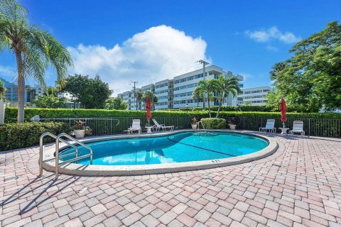 Condo in Deerfield Beach, Florida, 2 bedrooms № 2402430 - photo 30