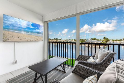 Condo in Deerfield Beach, Florida, 2 bedrooms № 2402430 - photo 21