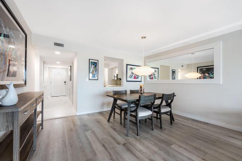 Condo in Deerfield Beach, Florida, 2 bedrooms № 2402430 - photo 11