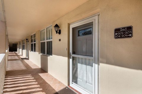Condo in Deerfield Beach, Florida, 2 bedrooms № 2402430 - photo 27