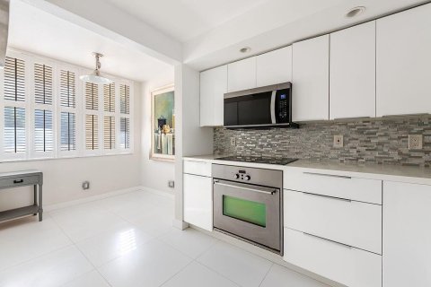 Condo in Deerfield Beach, Florida, 2 bedrooms № 2402430 - photo 5