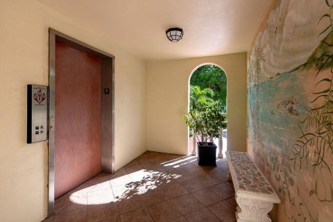 Condo in Deerfield Beach, Florida, 2 bedrooms № 2402430 - photo 28