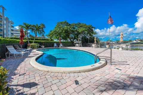 Condo in Deerfield Beach, Florida, 2 bedrooms № 2402430 - photo 29