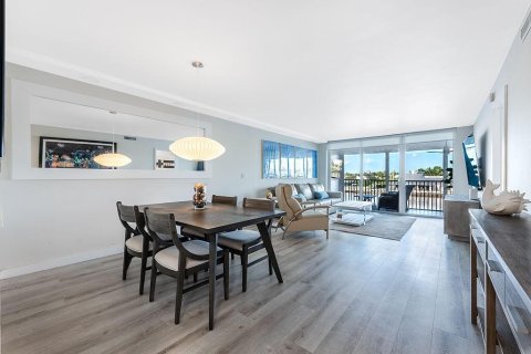 Condo in Deerfield Beach, Florida, 2 bedrooms № 2402430 - photo 10