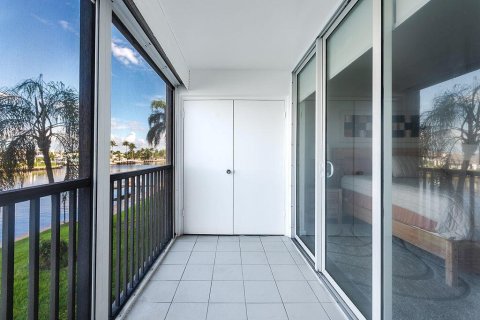 Condo in Deerfield Beach, Florida, 2 bedrooms № 2402430 - photo 22