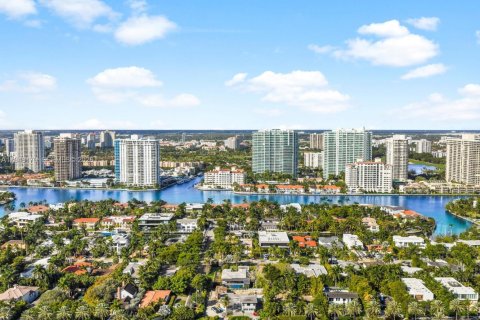 Снять в аренду виллу или дом в Голден-Бич, Флорида 3 спальни, 242.29м2, № 2005472 - фото 24