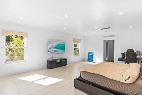 Снять в аренду виллу или дом в Голден-Бич, Флорида 3 спальни, 242.29м2, № 2005472 - фото 6