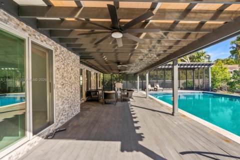 Снять в аренду виллу или дом в Голден-Бич, Флорида 3 спальни, 242.29м2, № 2005472 - фото 5