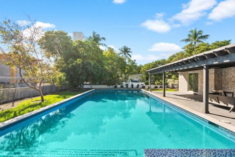 Снять в аренду виллу или дом в Голден-Бич, Флорида 3 спальни, 242.29м2, № 2005472 - фото 2