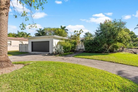 Снять в аренду виллу или дом в Голден-Бич, Флорида 3 спальни, 242.29м2, № 2005472 - фото 4