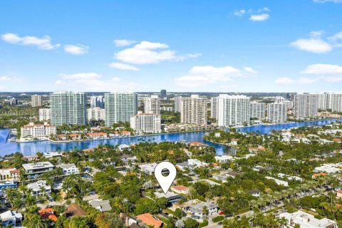 Снять в аренду виллу или дом в Голден-Бич, Флорида 3 спальни, 242.29м2, № 2005472 - фото 10