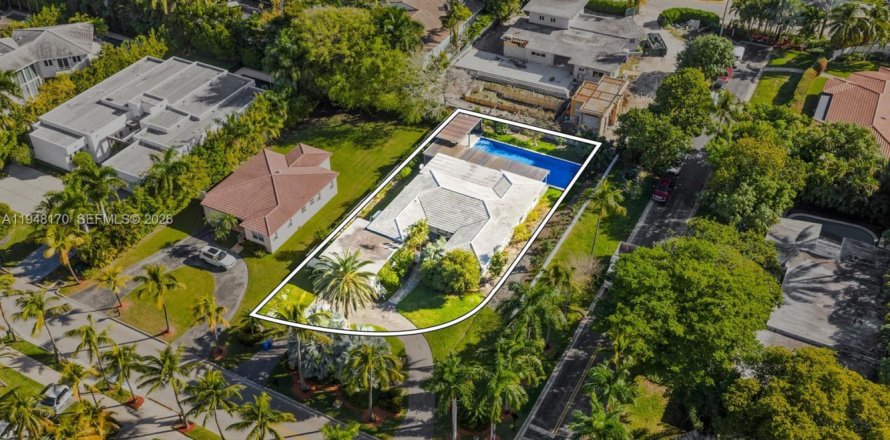 Дом в Голден-Бич, Флорида 3 спальни, 242.29м2 № 2005472