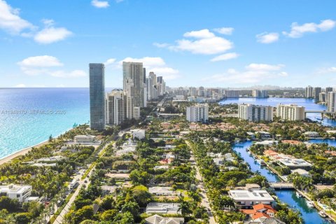 Снять в аренду виллу или дом в Голден-Бич, Флорида 3 спальни, 242.29м2, № 2005472 - фото 25