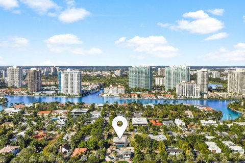 Снять в аренду виллу или дом в Голден-Бич, Флорида 3 спальни, 242.29м2, № 2005472 - фото 13