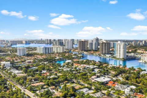 Снять в аренду виллу или дом в Голден-Бич, Флорида 3 спальни, 242.29м2, № 2005472 - фото 23