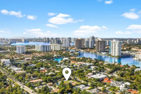 Снять в аренду виллу или дом в Голден-Бич, Флорида 3 спальни, 242.29м2, № 2005472 - фото 12