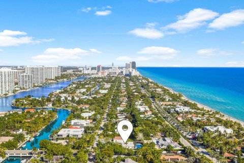 Снять в аренду виллу или дом в Голден-Бич, Флорида 3 спальни, 242.29м2, № 2005472 - фото 11