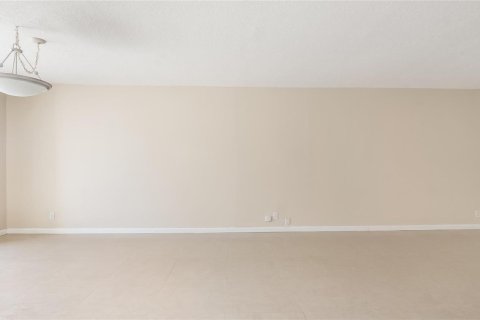 Copropriété à louer à Pompano Beach, Floride: 2 chambres, 130.06 m2 № 2431590 - photo 8