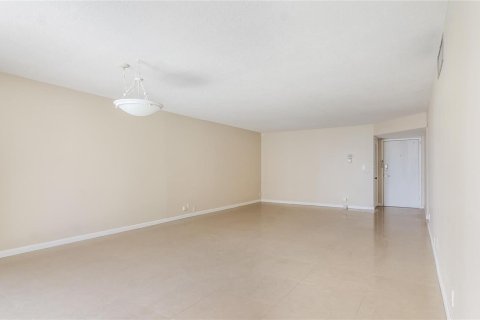 Copropriété à louer à Pompano Beach, Floride: 2 chambres, 130.06 m2 № 2431590 - photo 9
