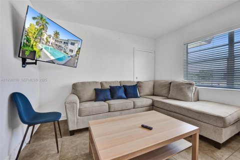 Immobilier commercial à vendre à Hollywood, Floride: 320.51 m2 № 1994908 - photo 2