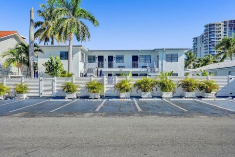 Immobilier commercial à vendre à Hollywood, Floride: 320.51 m2 № 1994908 - photo 1