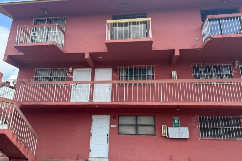 Condominio en venta en Hialeah, Florida, 2 dormitorios, 82.22 m2 № 1728537 - foto 10