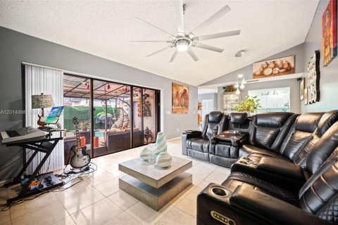 Touwnhouse à vendre à Lake Worth, Floride: 2 chambres, 152.92 m2 № 2076551 - photo 12