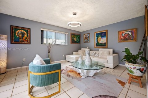 Touwnhouse à vendre à Lake Worth, Floride: 2 chambres, 152.92 m2 № 2076551 - photo 9