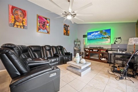Touwnhouse à vendre à Lake Worth, Floride: 2 chambres, 152.92 m2 № 2076551 - photo 11