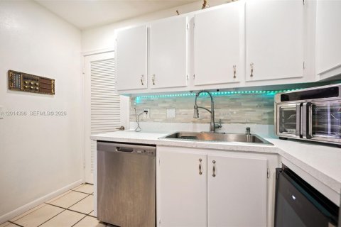 Touwnhouse à vendre à Lake Worth, Floride: 2 chambres, 152.92 m2 № 2076551 - photo 15
