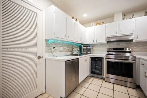 Touwnhouse à vendre à Lake Worth, Floride: 2 chambres, 152.92 m2 № 2076551 - photo 14