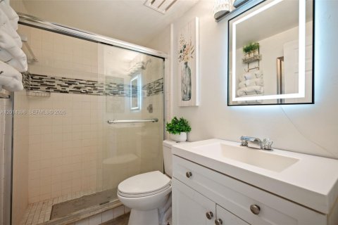 Touwnhouse à vendre à Lake Worth, Floride: 2 chambres, 152.92 m2 № 2076551 - photo 5