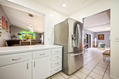 Touwnhouse à vendre à Lake Worth, Floride: 2 chambres, 152.92 m2 № 2076551 - photo 4