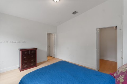 House in Miramar, Florida 3 bedrooms, 125.42 sq.m. № 1922944 - photo 23